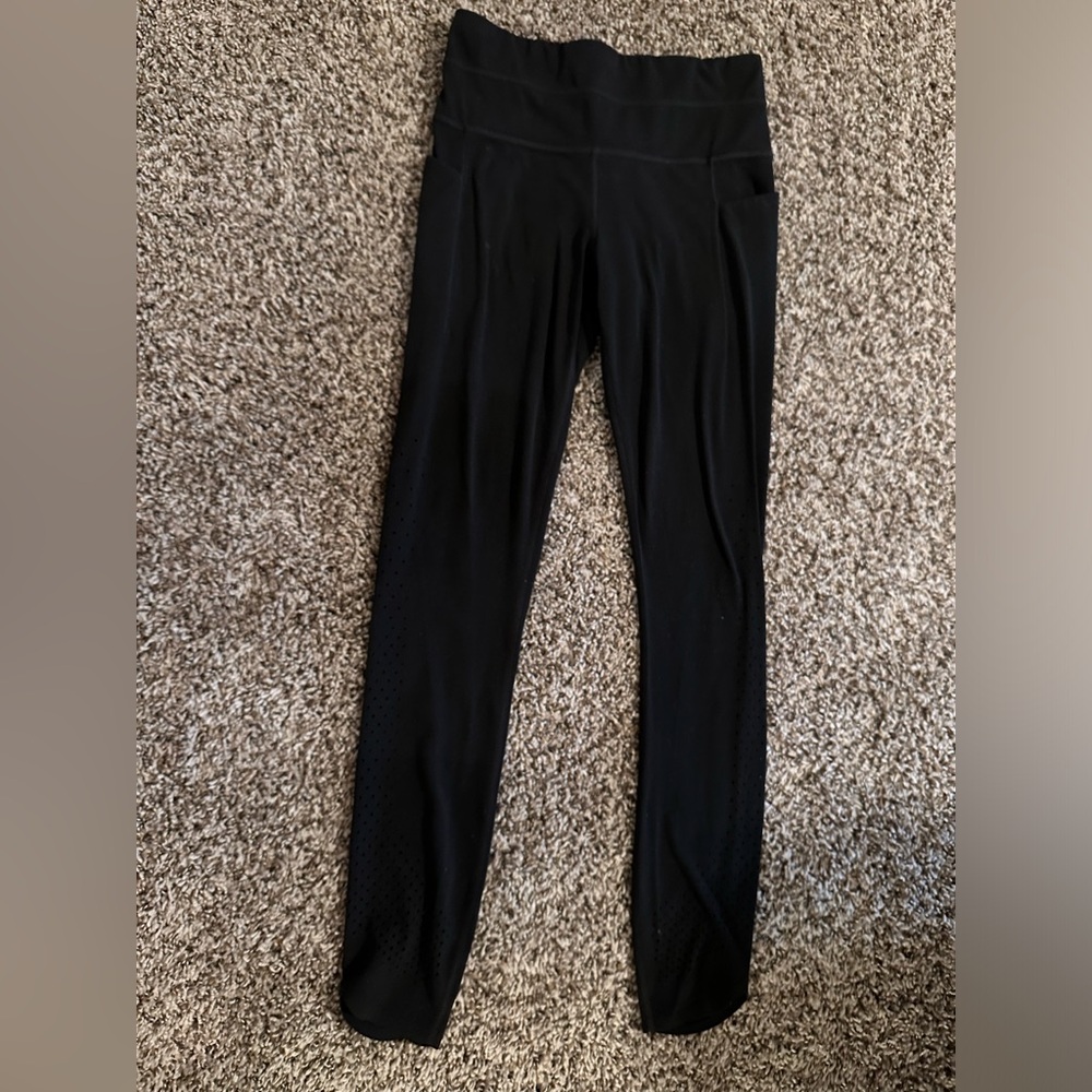 Athleta Leggings breathable with pockets Size Small
